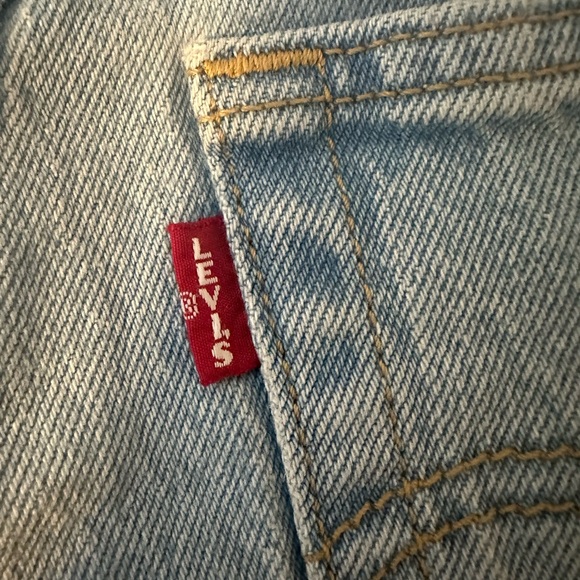 Levi’s Ribcage Shorts - Picture 3 of 4